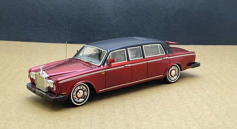 1/43 Rolls-Royce Silver Shadow II Limousine 1977 Red